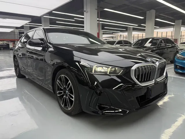 BMW 5 Series — Фото автомобиля 3