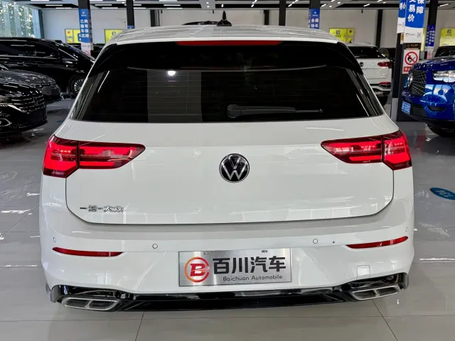 Volkswagen Golf — Фото автомобиля 11