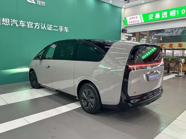Li Auto MEGA — Фото автомобиля 25