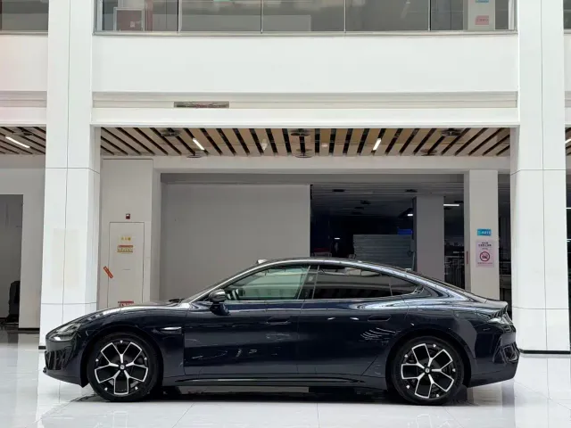 Xiaomi SU7 — Фото автомобиля 8