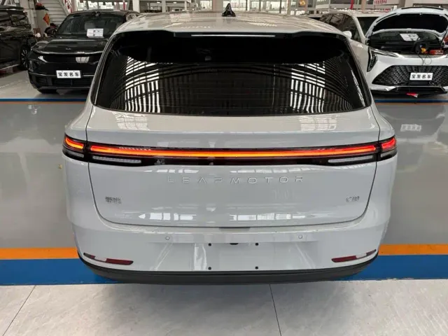 Leapmotor C10 — Фото автомобиля 19