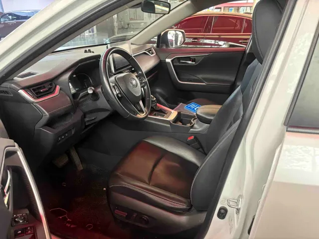 Toyota RAV4 — Фото автомобиля 4