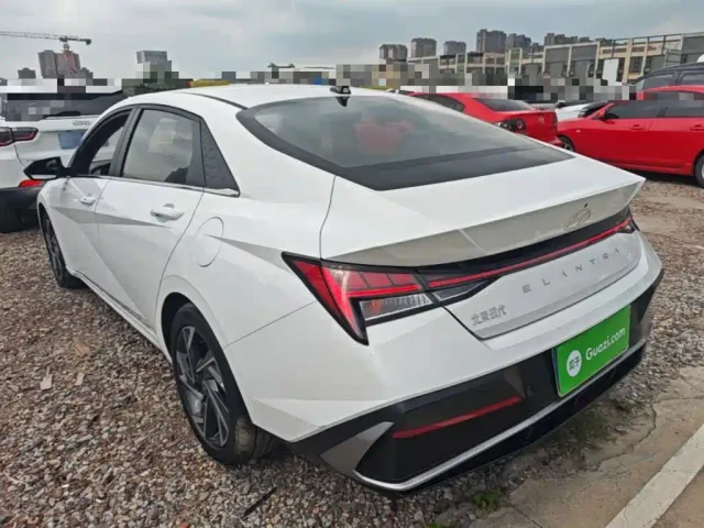 Hyundai Elantra — Фото автомобиля 4