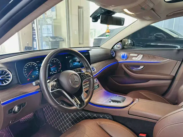 Mercedes-Benz E-Class — Фото автомобиля 6