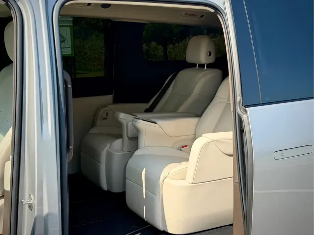 Li Auto MEGA — Фото автомобиля 9