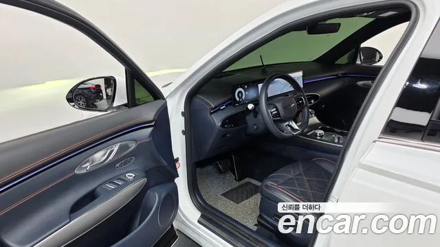 Genesis GV70 — Фото автомобиля 15