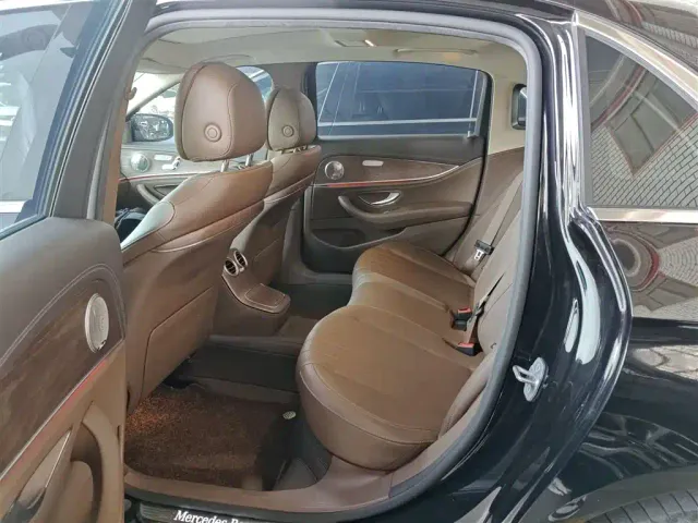 Mercedes-Benz E-Class — Фото автомобиля 16