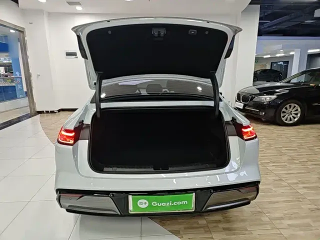 Geely Galaxy E8 — Фото автомобиля 18