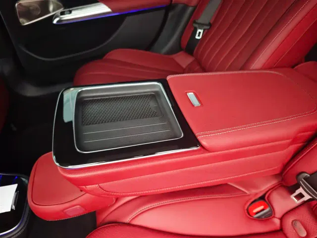 Mercedes-Benz E-Class — Фото автомобиля 27