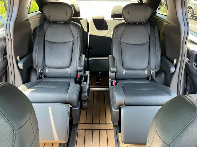 Toyota Sienna — Фото автомобиля 12