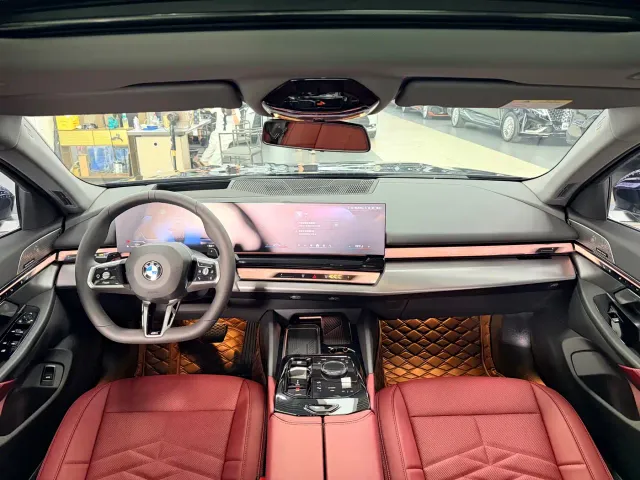 BMW BMW 5 Series 2026 Model Year Facelift 530Li Leading M Sport Package — Фото автомобиля 6