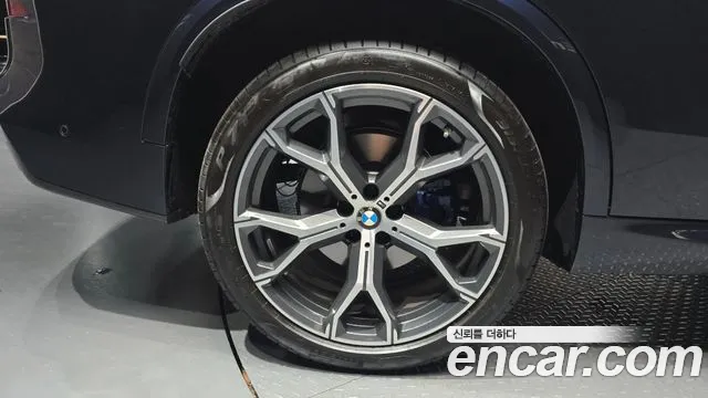 BMW X5 xDrive 40i M Sport — Фото автомобиля 5