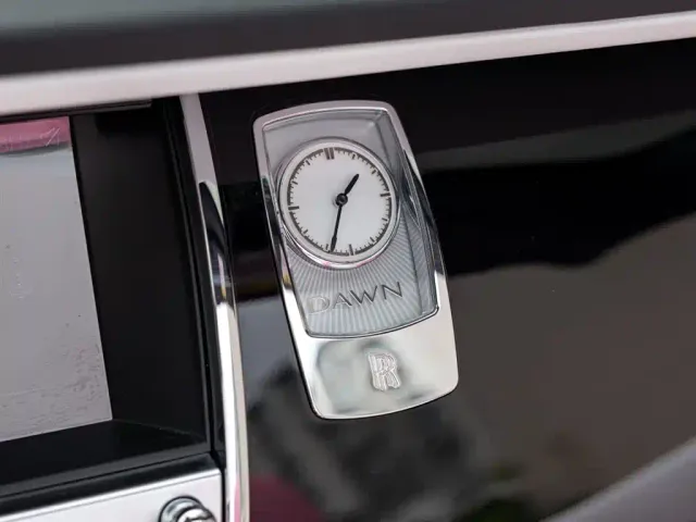 Rolls-Royce Dawn — Фото автомобиля 15