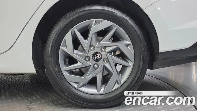 Hyundai AVANTE Новый Avante (CN7) — Фото автомобиля 21