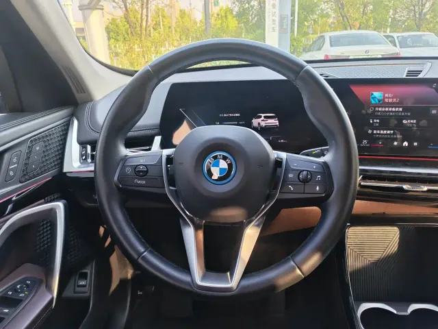 BMW iX1 — Фото автомобиля 18