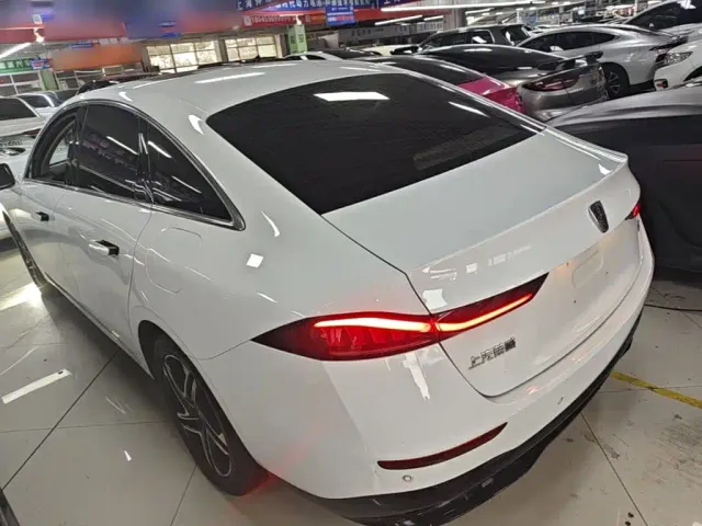 Roewe D7 — Фото автомобиля 4