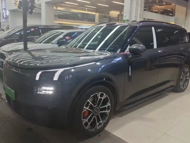 Фотография автомобиля — Lynk & Co 900