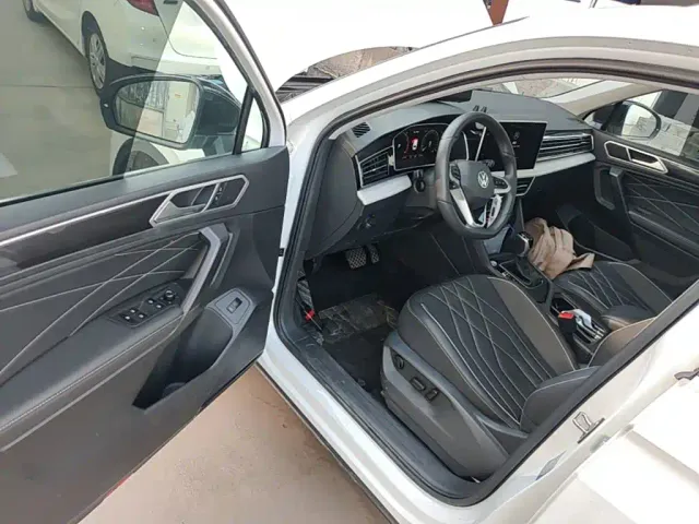 Volkswagen Tiguan L — Фото автомобиля 15
