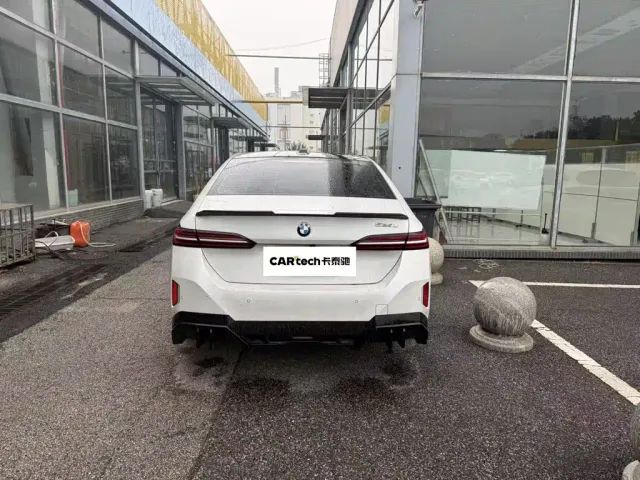 BMW 5 Series — Фото автомобиля 11