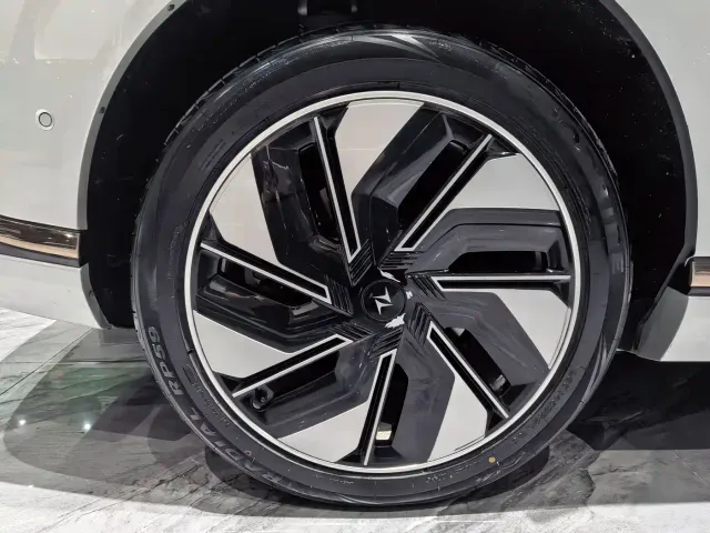 Dongfeng eπ 008 — Фото автомобиля 26