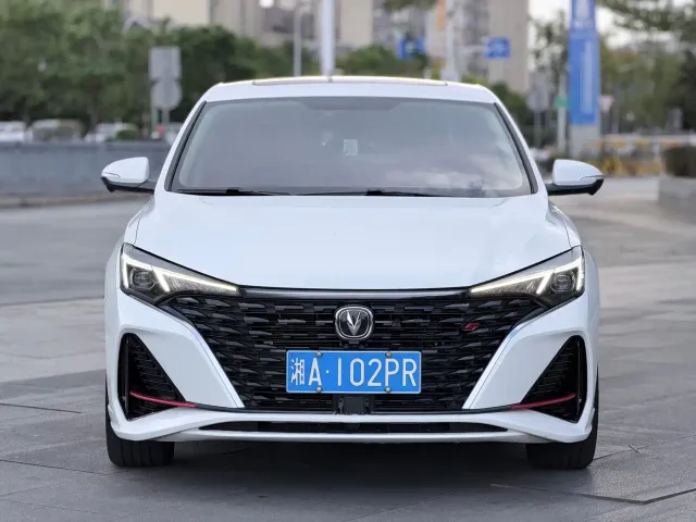 Changan Eado — Фото автомобиля 2