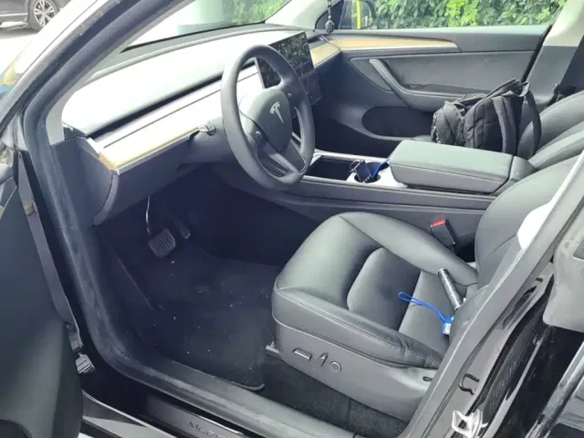 Tesla Model Y — Фото автомобиля 14