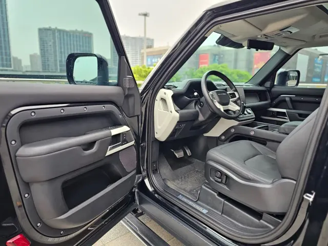 Land Rover Defender — Фото автомобиля 6