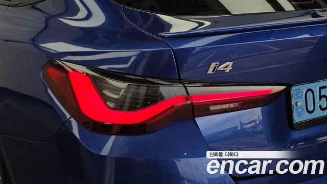 BMW i4 — Фото автомобиля 8