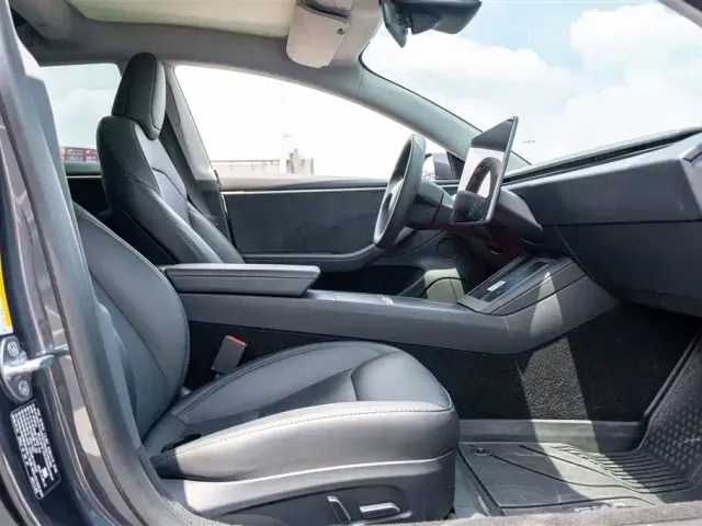 Tesla Model 3 — Фото автомобиля 14