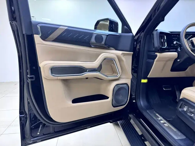 BYD FangChengBao Leopard 8 — Фото автомобиля 9