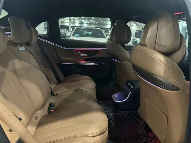 Mercedes-Benz E-Class — Фото автомобиля 16