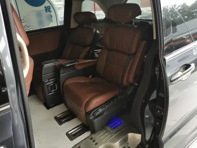 Honda Odyssey 2022 2.0L e:HEV Sharp Supreme Edition — Фото автомобиля 16