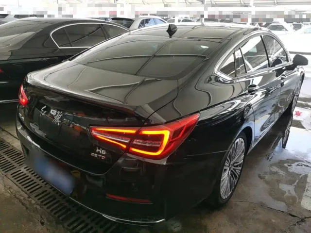 Hongqi H5 — Фото автомобиля 6