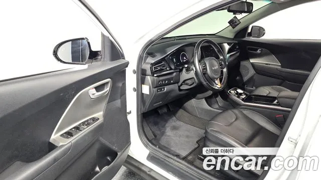 Kia Niro — Фото автомобиля 15