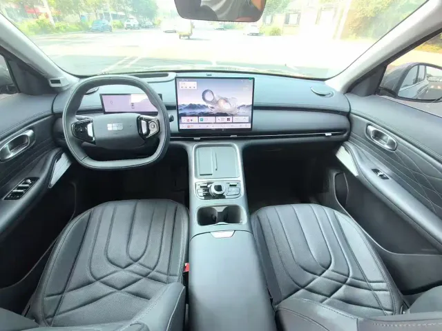 Geely Galaxy Starship 7 EM-i — Фото автомобиля 5