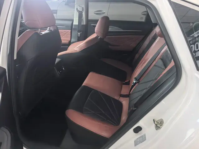 Changan Eado — Фото автомобиля 5