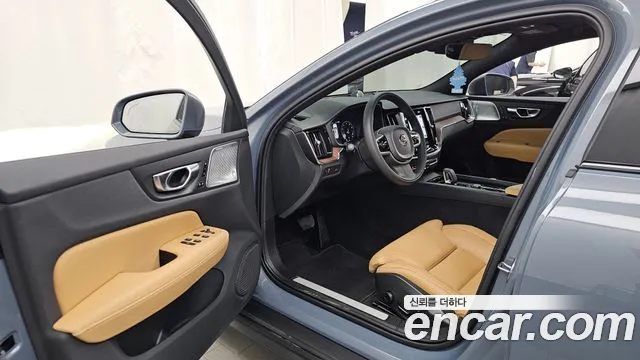 Вольво V60 V60 Cross Country 2 поколение B5 Pro AWD — Фото автомобиля 10