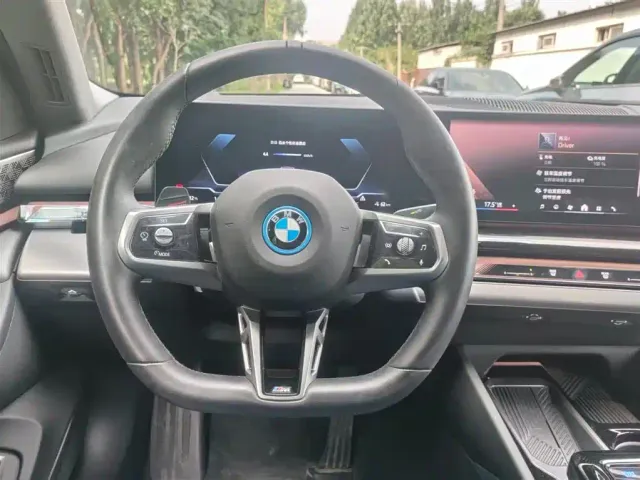 BMW i5 — Фото автомобиля 14