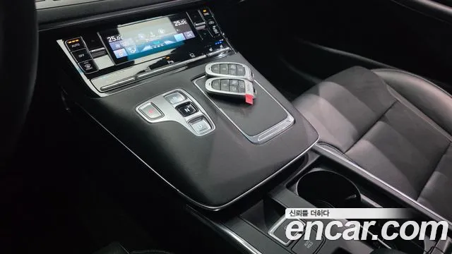 Hyundai Grandeur Grandeur (New) Hybrid — Фото автомобиля 9