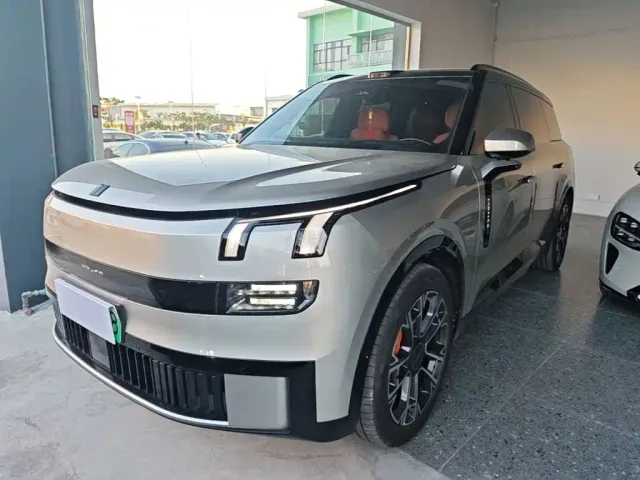 Фотография автомобиля — Lynk & Co 900