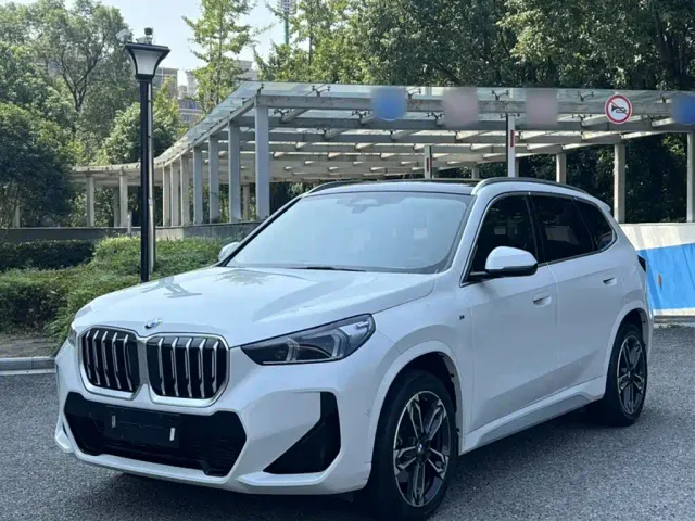 Фотография автомобиля — BMW X1