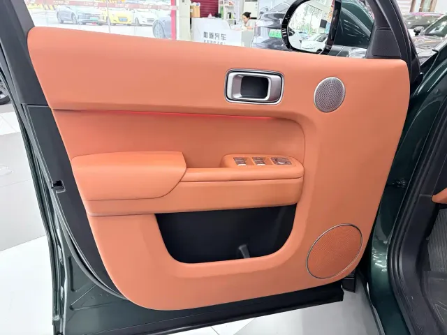 Li Auto L8 — Фото автомобиля 13