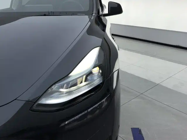 Tesla Model Y — Фото автомобиля 5