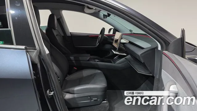 Tesla Model Y — Фото автомобиля 3