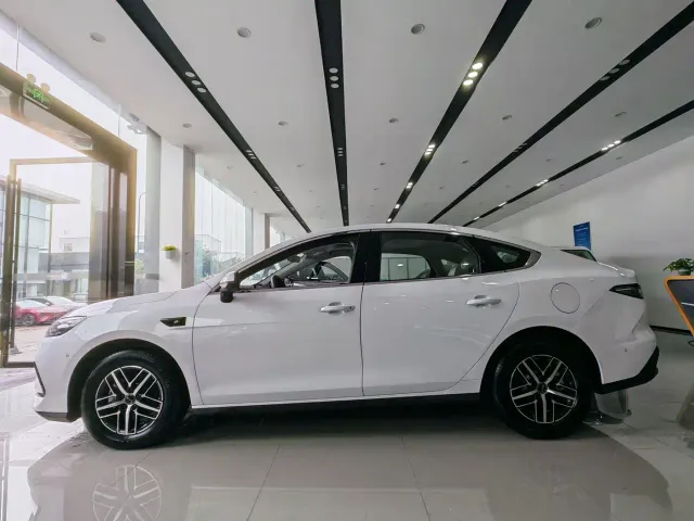 BYD Seal 05 DM-i — Фото автомобиля 11