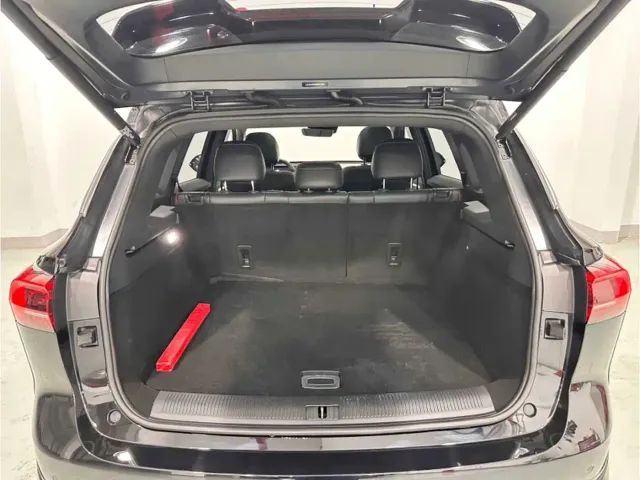 Roewe RX5 eMAX — Фото автомобиля 13