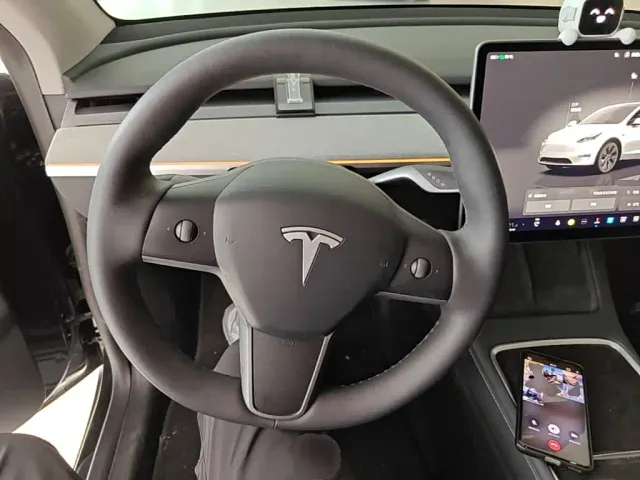 Tesla Model Y — Фото автомобиля 10