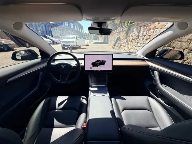Tesla Model 3 — Фото автомобиля 5