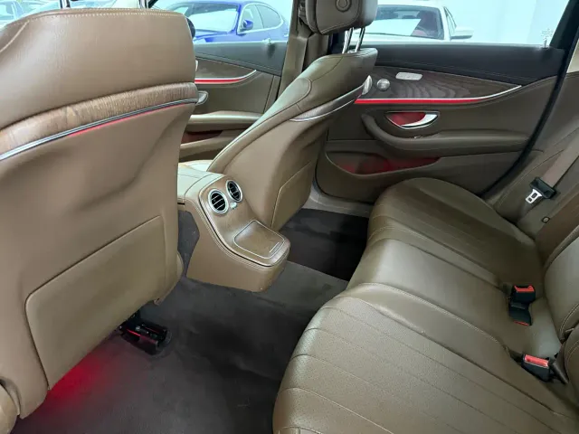 Mercedes-Benz E-Class — Фото автомобиля 9