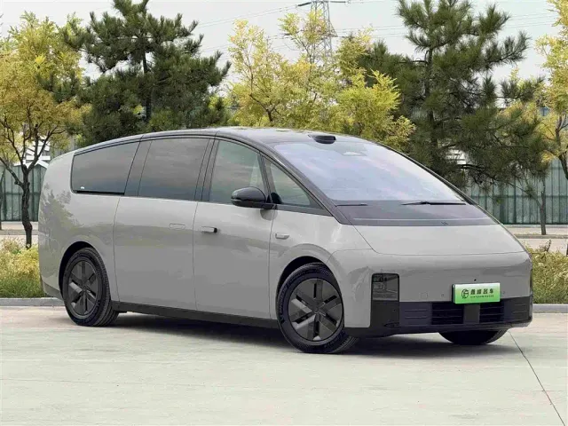 Li Auto MEGA — Фото автомобиля 3